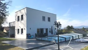 Expose Moderne Familienvilla in Ruhelage