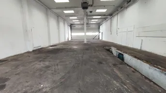 Expose Hallenfläche mit Montagegrube und Büro