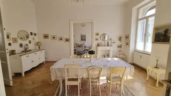 Expose Sonnige 4-Zimmer-Altbauwohnung im Herzen der Stadt