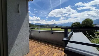 Expose TOLLE AUSSICHT(EN)!
3-ZIMMER-WOHNUNG MIT VIEL POTENZIAL ZUM FAIREN PREIS 