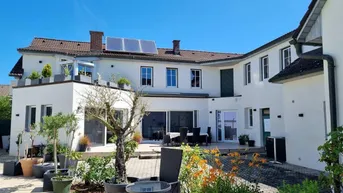 Expose Großzügiges Einfamilienhaus mit separater Wohneinheit &amp; Pool