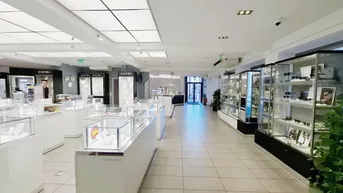 Expose Erdgeschoß - Ecklage - 2 Eingänge - große Fensterflächen