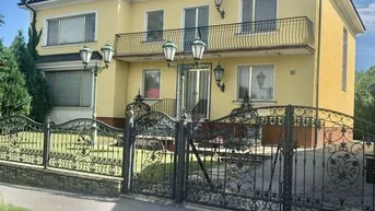 Expose Traumhafte Villa in Lassee: 370m², 7 Zimmer, Gartenparadies für 590.000 €!