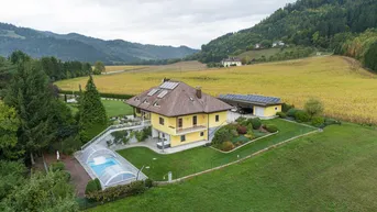 Expose Zweitwohnsitz! Großzügiges Anwesen mit Pool und Nebengebäuden