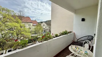 Expose CHARMANTE Loggia-Wohnung - ca. 79m² WFL - 3 Zimmer - Klima- Einbauküche - Zentrale Lage - Südseitige Loggia