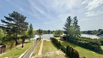 Expose NEUWERTIGES Haus am Pöttschinger See - BJ 2022 - ca. 574m² Pachtgrund - ca. 198m² NFL - 4 Zimmer - 2 Bäder - Balkon und Terrasse - neuwertige Einbauküche - große Doppelgarage - Direkter Seezugang