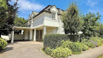 Expose EXQUISIT wohnen in Fontana – mit 2. Wohneinheit - 5 Zimmer - ca. 275m² WNFL - Schwimmteich - LIFT - Vollklimatisiert - GARTEN - Terrasse - Garage