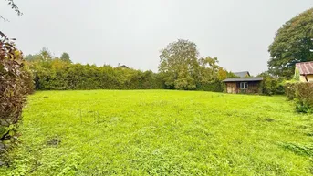 Expose LÄNDLICHE IDYLLE in Großrußbach - ca. 861m² - Baugrundstück - Wasser und Kanal vorhanden - Rechteckiges Grundstück mit Zufahrt - Sehr Privat