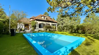 Expose DER NÄCHSTE SOMMER KOMMT BESTIMMT - ca. 1.036 m² GFL - ca.100 m² WFL - 5 Zimmer - POOL - Garage - absolute Ruhelage - Potential zum Selbstgestalten