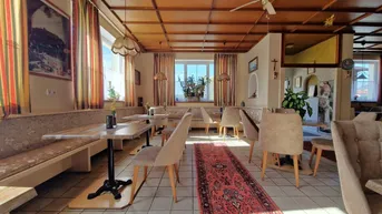 Expose Rendite-Objekt: Alteingesessene Gastro mit sonnigem Gastgarten und 12 Parkplätzen in Elixhausen zu verkaufen!