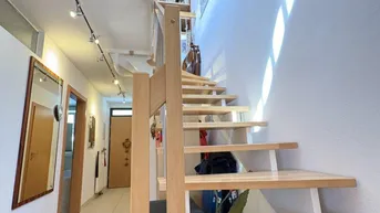 Expose Dachgeschosswohnung in Telfs: Stilvoll leben mit Terrasse und Garagen!