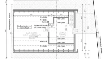 Grundriss des Dachbodens mit Schrägen und der Position eines Kamins.