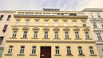 Expose Erstbezug- Strahlend helle Dachgeschoßwohnung mit uneinsehbarem Balkon!