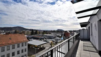 Expose Ihr Traum-Penthouse in Graz-Gösting wartet! Lassen Sie sich von atemberaubendem Schlossbergblick, einer großzügigen Dachterrasse und Komfort mit Tiefgarage und Kellerabteil verzaubern.