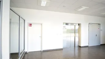 Expose GRAZ/AUTAL: AUSGEZEICHNETE GEWERBEIMMOBILIE WENIGER ALS 10 MINUTEN VON GRAZ ENTFERNT: Exklusive Büro- und Geschäftsräumlichkeiten mit Top-Ausstattung, KFZ-Abstellplätze, E-Ladestationen &amp; Klimaanlage – Sofort verfügbar!