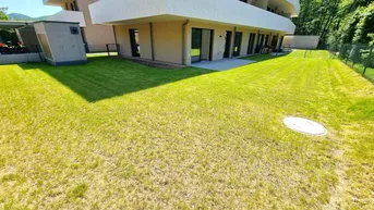Expose Jetzt Sonderaktion nutzen! Das perfekte Familienparadies! Geniale Neubauwohnung mit WOW-Effekt! Riesiger Eigengarten und Terrasse + 4 Zimmer + Grün wohin das Auge reicht + Luftwärmepumpe!