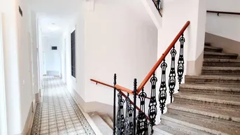 Expose Raumwunder - Selbst Gestalten! Sanierungsbedürftige Altbauwohnung! U-Bahn ums Eck + Traumhaft renoviertes Altbauhaus + Optimalste Infrastruktur und Anbindung!