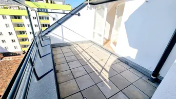 Expose Stylischer Wohntraum im Dachgeschoss! Frisch saniert + Ruhelage + Traumhaftes Altbauhaus + Hofseitige Terrasse + U-Bahn ums Eck + Beste Infrastruktur und Anbindung!