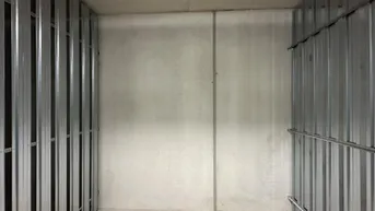 Expose SUPER! Lassen Sie sich begeistern! Helle 2-Zimmer-Neubauwohnung mit großzügigem Balkon, exklusiver Tischlerküche und Tiefgaragenplatz.
