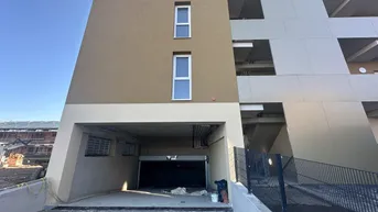 Expose MODERNE Neubauwohnung mit Balkon im 1. Obergeschoss – Erstbezug mit exklusiver Ausstattung, Tischlerküche und Tiefgaragenplatz.