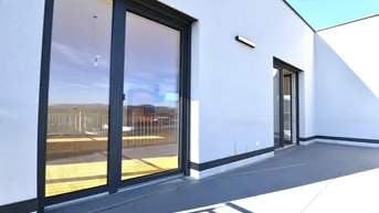 Expose GRANDIOSE Doppelhaushälfte in IDYLLISCHER LAGE in den Weinbergen - mit DOPPELGARAGE, GARTEN, TERRASSE &amp; DACHTERRASSE! Höchste Energieeffizienz mit Erdwärmeheizung für modernes Wohnen und Genießen!