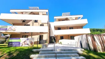 Expose Raus ins Leben. Rein ins Grüne. Happy to be here... Wienerwald-Träume! TOP Neubauwohnung mit viel Freiraum! Traumhafte Süd-West Terrasse + Ideale Raumaufteilung + Grün wohin das Auge reicht + Luftwärmepumpe!