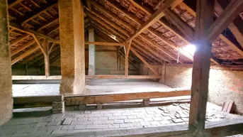 Expose Neuer Preis! Baubewilligtes Dachgeschoss beim Meiselmarkt in Bestlage! Schönes Altbauhaus + Beste Anbindung und Infrastruktur + Ruhige Seitengasse! Jetzt zugreifen!