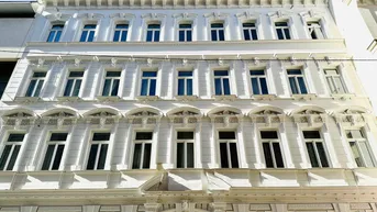 Expose Treten Sie ein in diesen prunkvollen Altbau! Anschauen lohnt sich!