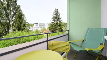 Expose VOLL-EINGERICHTET + PARKPLATZ NEBEN LKH! VOLL-EINGERICHTET DIREKT NEBEN DEM LKH! Komplett-sanierte, voll eingerichtete Mietwohnung mit hochwertigen Geräten und Designer-Möbel I Luxuriöses Interieur von SPÄTAUF Möbel, Design &amp; Handwerk! I