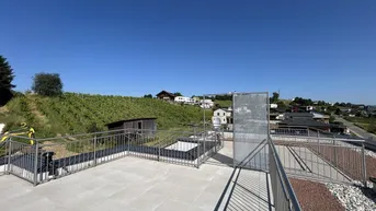 Expose TRAUMHAFTES DOPPELHAUS mitten in den IDYLLISCHEN Weinbergen - mit DOPPELGARAGE, GARTEN, TERRASSE &amp; DACHTERRASSE!
