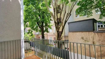 Expose Blick ins Grüne! Traumhaft sanierter Erstbezug mit Balkon! 3 Zimmer + TOP-Lage + TOP Anbindung + Ruhige Seitengasse + Wunderschönes Altbauhaus! Jetzt zugreifen!