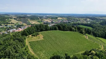 Expose TRAUMHAFTES GRUNDSTÜCK AN DER SÜDSTEIRISCHEN WEINSTRASSE! Ein Ausblick der Ihnen die Sprache verschlagen wird - im schönsten Teil der grünen Steiermark.