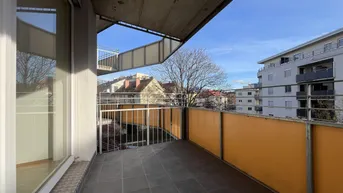 Expose Schnuggelige Single-Wohnung mit Balkon und schöner Aussicht direkt zum Schlossberg - 8020 Graz