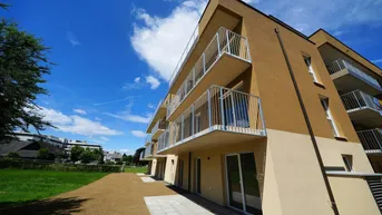Expose SPITZE! Einziehen und Wohlfühlen: Traumhafte 2-Zimmer-Wohnung mit sonnigem Balkon, edler Tischlerküche und Tiefgaragenplatz – Erstbezug in bester Lage