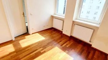 Expose Zwischen Wiener Klassik und Naschmarkt Vibes - Ihr Zuhause mit Charme! Hofseitiger Balkon + Ruhiges Schlafzimmer! HIP und TRENDY die Gegend - Magisch schön das Altbauhaus - Ein MUST HAVE die Wohnung!