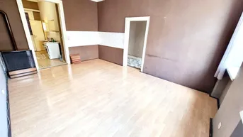 Expose Ein kleiner Altbau mit großem Zukunftsplan! Sanierungsbedürftige Altbauwohnung mit toller Raumaufteilung + Traumhaft schönes Haus + Perfekte Infrastruktur und Anbindung! Jetzt zugreifen!