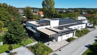 Expose GEWERBE-JUWEL! Ihr Erfolgsstandort mit Strahlkraft – Ein vielseitiges Geschäftsobjekt in Gleisdorf mit genügend PKW-Abstellplätze PLUS Lagerhalle!!! 3D-RUNDGANG LINK!