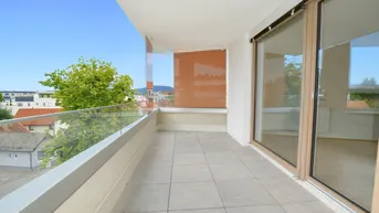 Expose Herrliche Drei-Zimmer-Wohnung mit riesigen FREIFLÄCHEN! Schlossbergblick!