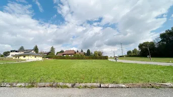 Expose SENSATIONELLES Grundstück! VOLLERSCHLOSSENES und FLACHES BAUGRUNDSTÜCK! TOP Anbindung! IDYLLISCHE Umgebung!