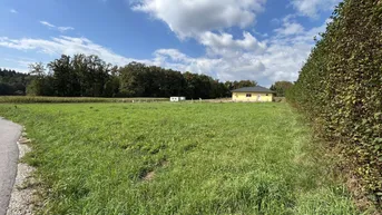 Expose TOP WOHNPROJEKT möglich! IDEAL für BAUTRÄGER! In unmittelbarer Nähe zu den Wundschuher Seen! TOP Anbindung! VOLLERSCHLOSSENES und FLACHES BAUGRUNDSTÜCK!