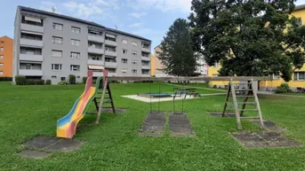 Expose Preis-Schnäppchen! 3-Zimmer-Wohnung, 3. Stock mit Loggia und Parkplatz!