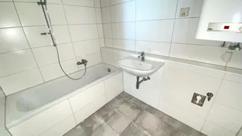 Expose Sanierte, sehr geräumige Familienwohnung mit kostenfreiem Parkplatz!