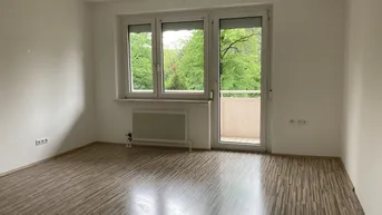 Expose Wohn(t)raum in Steyr! Moderne 3-Zimmer Wohnung mit großzügigem Balkon und herrlichem Ausblick ins Grüne!