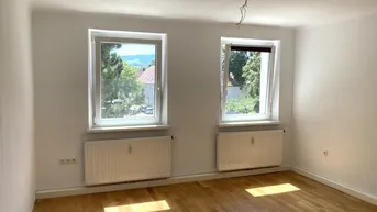 Expose SANIERUNG IN ARBEIT: Idyllisches Wohnerlebnis für die kleine Familie zum günstigen Preis! Sehr gemütliche und helle 3-Zimmer-Wohnung in herrlicher Grünlage mit bester Infrastruktur!