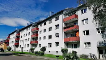 Expose Geräumige 2-Raumwohnung mit Badewanne und Balkon!