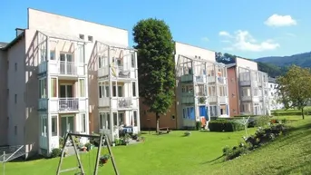 Expose Einmaliges Angebot in ländlicher Gegend: helle 3-Zimmer Wohnung mit sonniger Loggia und privatem Abstellplatz direkt vor der Haustüre - diese umfassend sanierte Wohnung lässt keine Wünsche offen! AB SOFORT VERFÜGBAR!