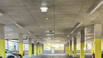 Expose FRÜHLINGSAKTION: 2 Monate mietfrei! Witterungsgeschützter sicherer Auto-/Campingabstellplatz im neuen Parkdeck Albert-Schöpf-Straße! Möglichkeiten für E-Ladestation und Behinderten-Parkplätze vorhanden – nur noch wenige Plätze verfügbar!