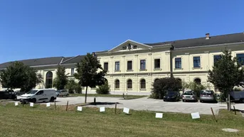 Expose Außen-KFZ-Stellplatz vor den Dragonerhöfen (Anfragen bitte NUR PER MAIL)