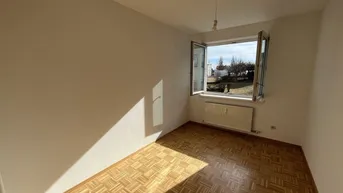 Expose Familien-Wohn(t)raum mit 2 Kinderzimmern! Naturnahe Toplage mit sonnigem Balkon in ruhiger Freistädter Stadtrandlage!