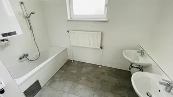 Expose XL-Familienwohnung, Küche, 4 Zimmer im Hochparterre, Balkon und Lift